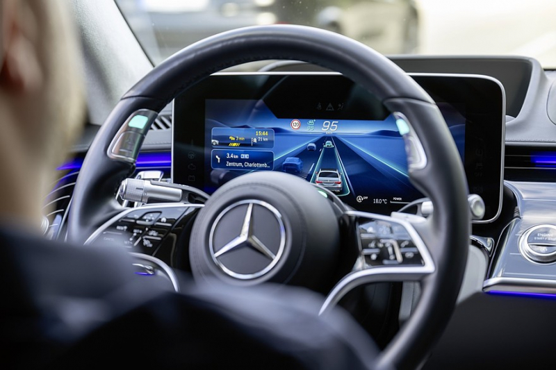 Автопилоту Mercedes-Benz разрешили разгоняться до 95 км/ч