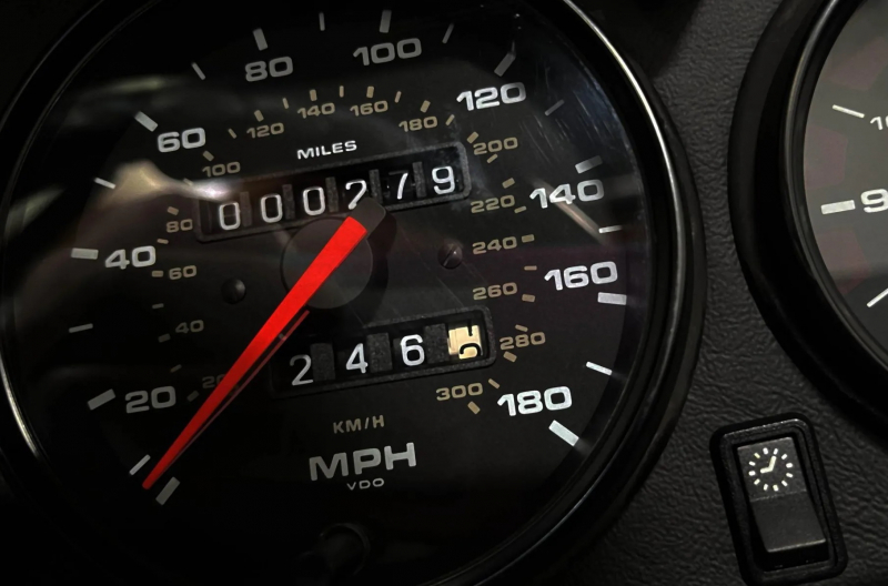 Новый Porsche 911 в кузове 993 не смогли продать на аукционе