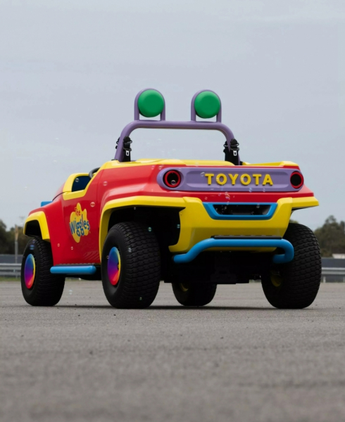 Toyota использовала стилистику FJ Cruiser в детском электромобиле Big Red Ute