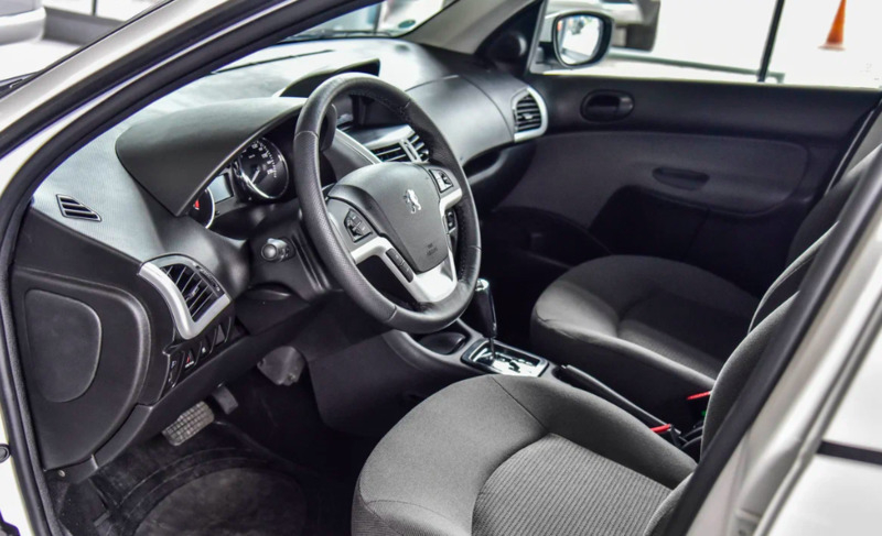 В РФ подешевели хэтчбеки Peugeot